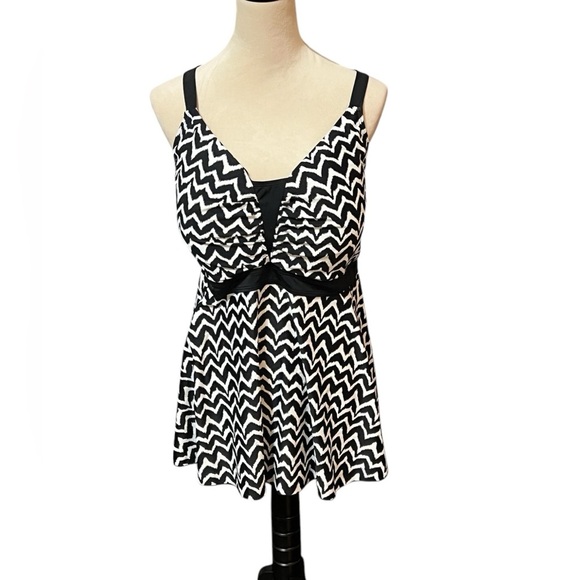 Plus Sz NWT Perona Womens Swim Top Size 26W Padded Bra Multi Color w/Ad Straps - Picture 1 of 3